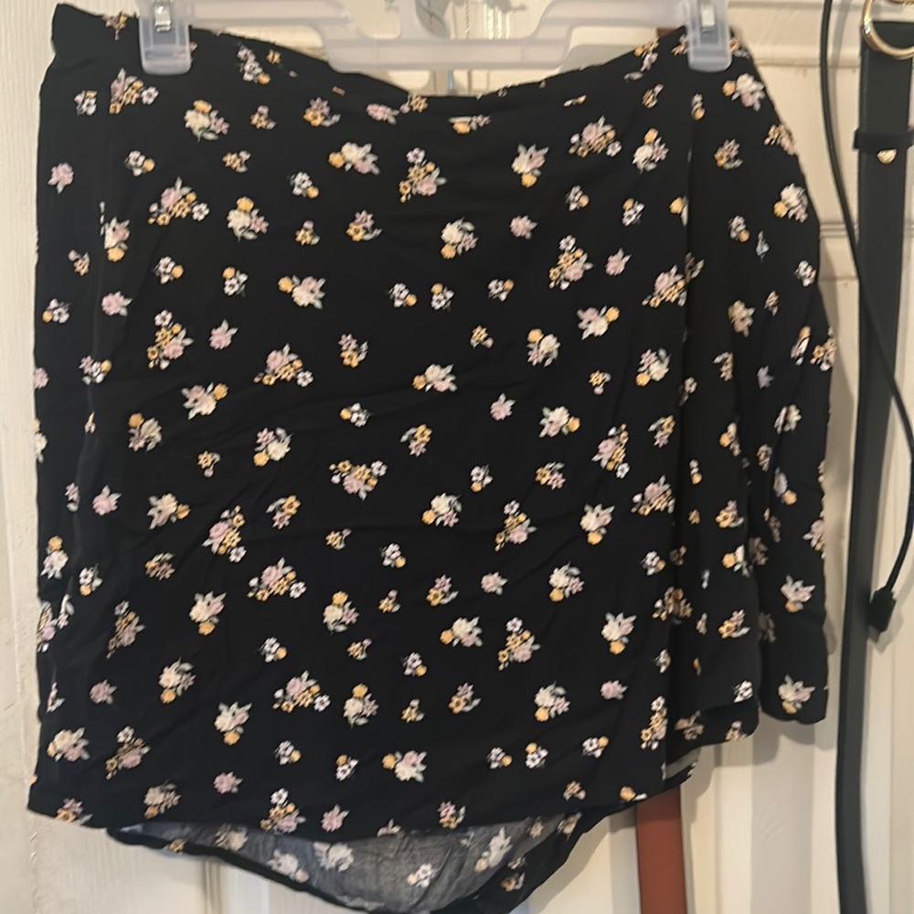 Black ditsy print skort